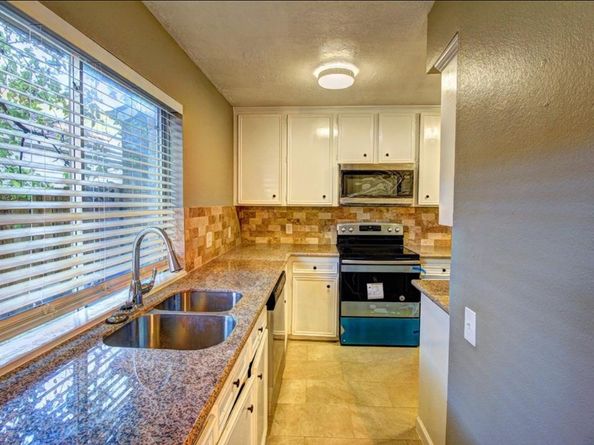 9138 Wilcrest Drive 9138, Houston TX 77099