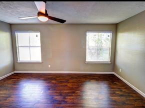 9138 Wilcrest Drive 9138, Houston TX 77099