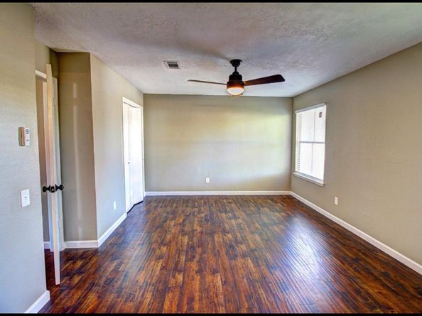 9138 Wilcrest Drive 9138, Houston TX 77099