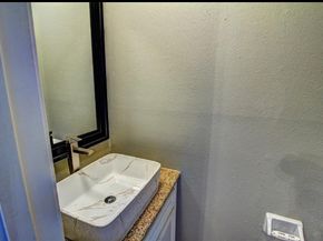 9138 Wilcrest Drive 9138, Houston TX 77099