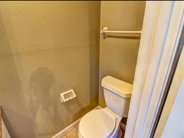 9138 Wilcrest Drive 9138, Houston TX 77099