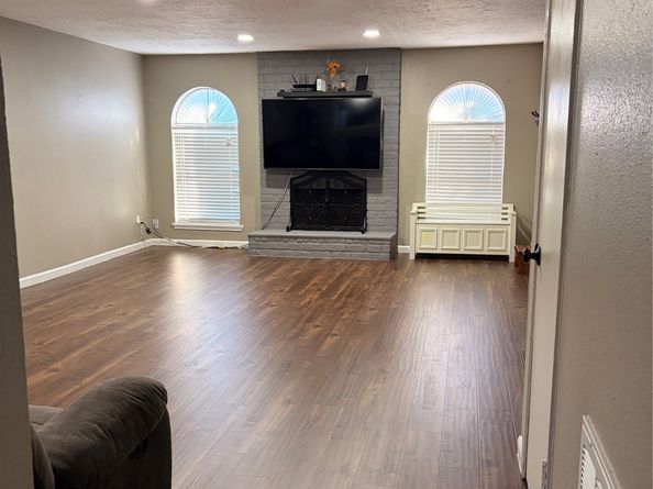 9138 Wilcrest Drive 9138, Houston TX 77099