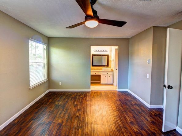 9138 Wilcrest Drive 9138, Houston TX 77099