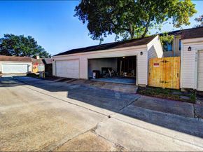 9138 Wilcrest Drive 9138, Houston TX 77099