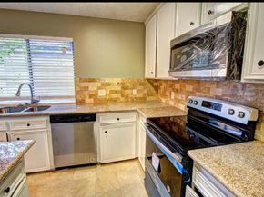 9138 Wilcrest Drive 9138, Houston TX 77099