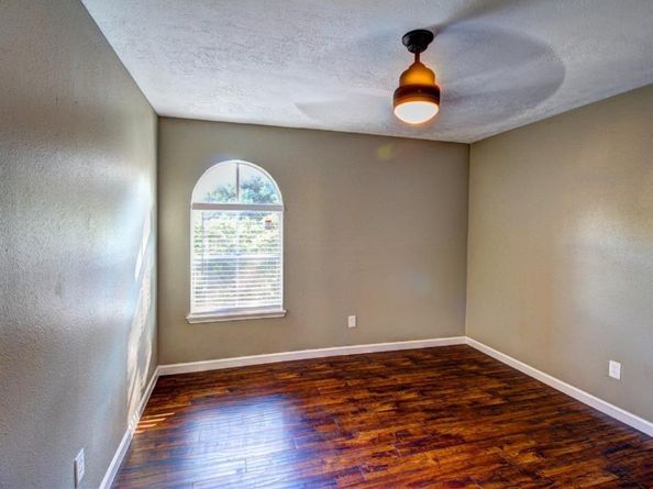 9138 Wilcrest Drive 9138, Houston TX 77099