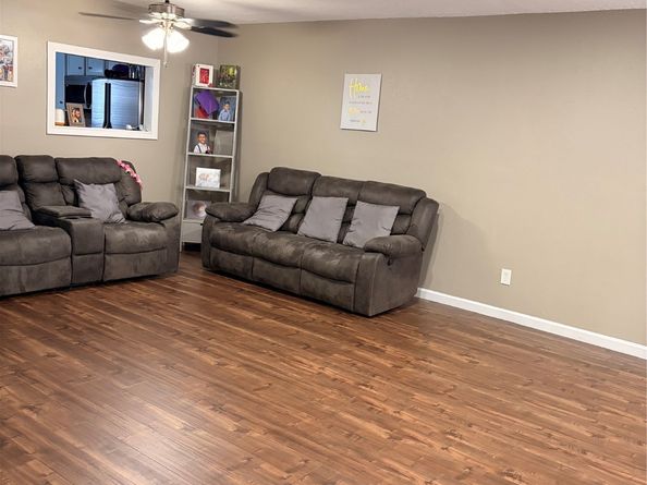 9138 Wilcrest Drive 9138, Houston TX 77099