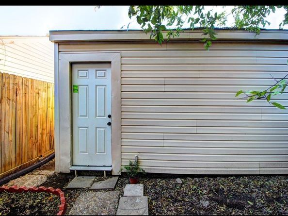 9138 Wilcrest Drive 9138, Houston TX 77099