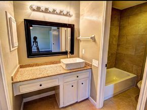 9138 Wilcrest Drive 9138, Houston TX 77099