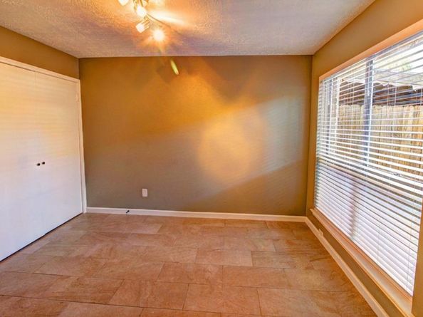 9138 Wilcrest Drive 9138, Houston TX 77099