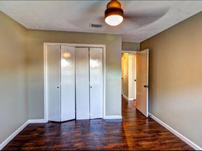 9138 Wilcrest Drive 9138, Houston TX 77099