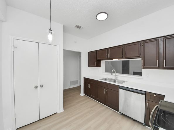 12500 Brookglade Circle 176, Houston TX 77099