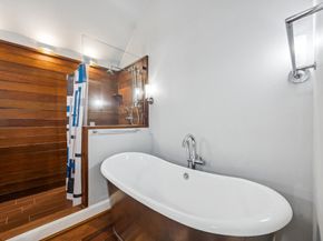 220 E 8th Street, Houston TX 77007