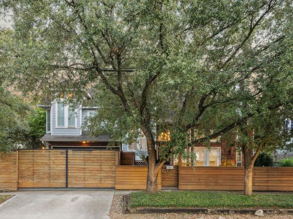 220 E 8th Street, Houston TX 77007