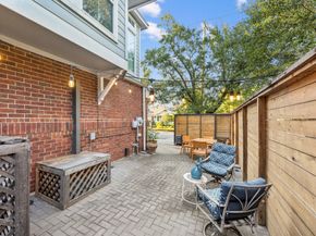 220 E 8th Street, Houston TX 77007