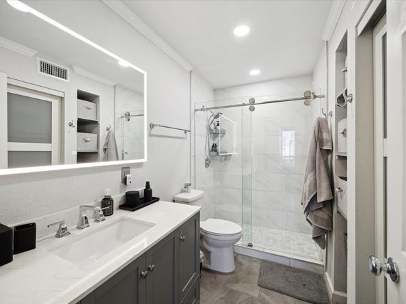 2016 Main Street 2417, Houston TX 77002