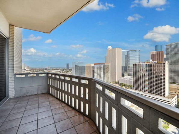 2016 Main Street 2417, Houston TX 77002