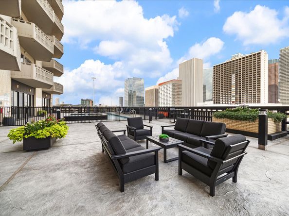 2016 Main Street 2417, Houston TX 77002