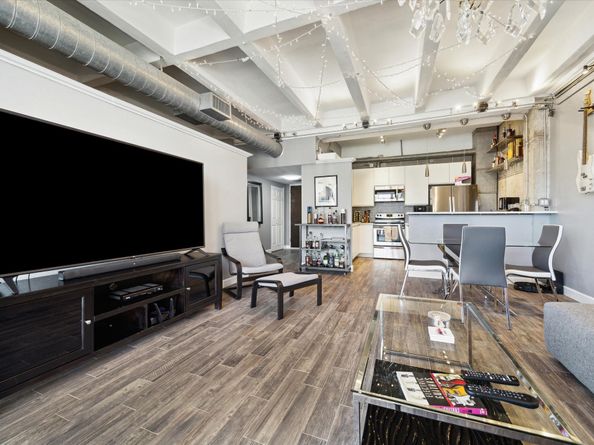 2016 Main Street 2417, Houston TX 77002