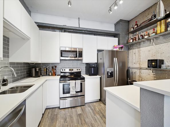 2016 Main Street 2417, Houston TX 77002