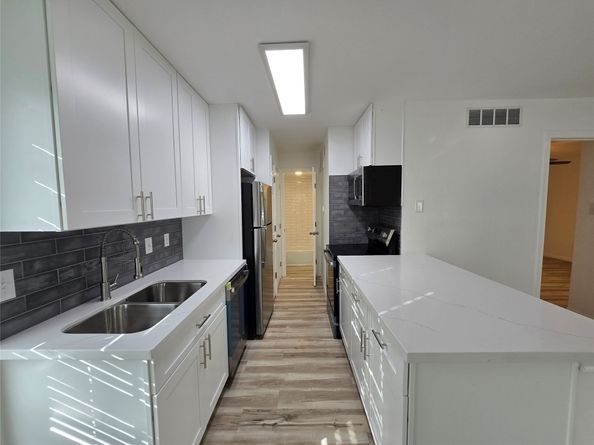 12660 Ashford Point Drive 402, Houston TX 77082