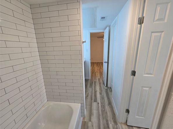 12660 Ashford Point Drive 402, Houston TX 77082