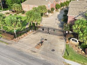 5166 Oasis Park, Houston TX 77021