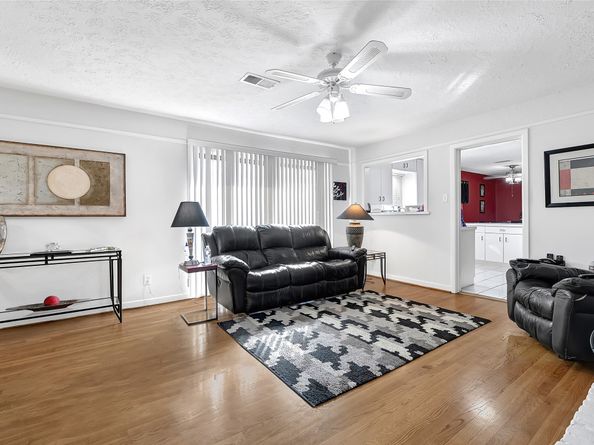 4831 Knickerbocker Street, Houston TX 77035