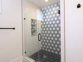 105 E 14th Street, Houston TX 77008