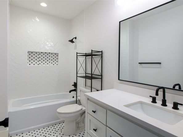 105 E 14th Street, Houston TX 77008