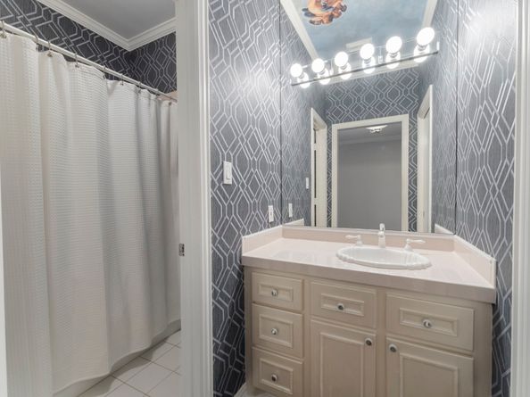 2727 S Southern Oaks Drive, Houston TX 77068