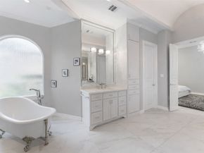 2727 S Southern Oaks Drive, Houston TX 77068