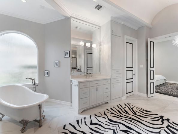 2727 S Southern Oaks Drive, Houston TX 77068