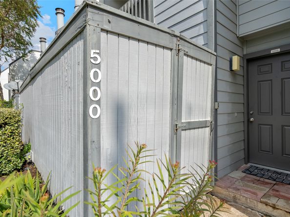 5000 Glenmont Drive, Houston TX 77081