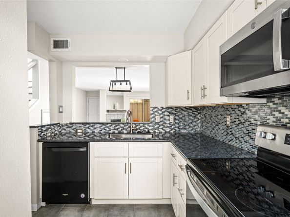 5000 Glenmont Drive, Houston TX 77081