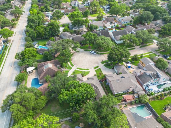 11306 Ella Lee Lane, Houston TX 77077