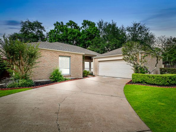 11306 Ella Lee Lane, Houston TX 77077