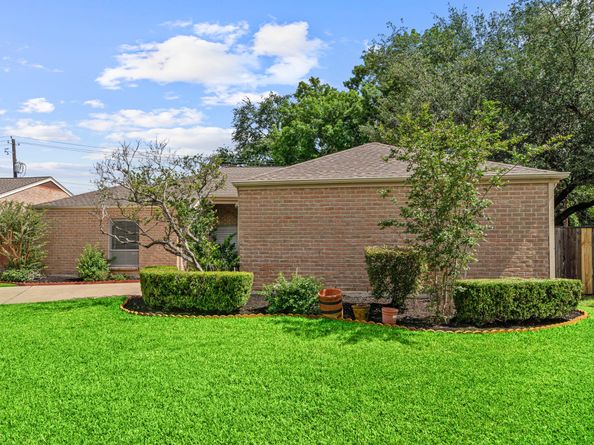 11306 Ella Lee Lane, Houston TX 77077