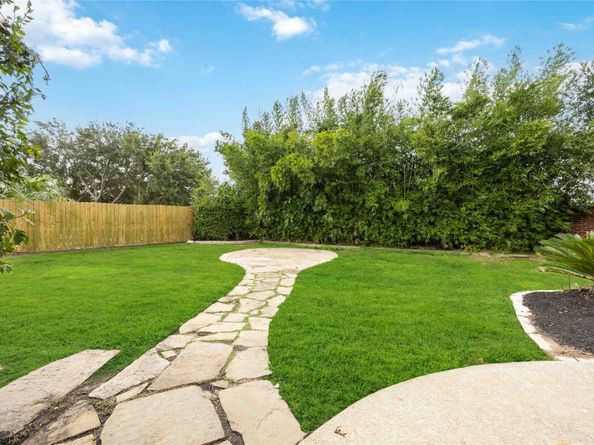 8823 Hollow Banks Lane, Houston TX 77095