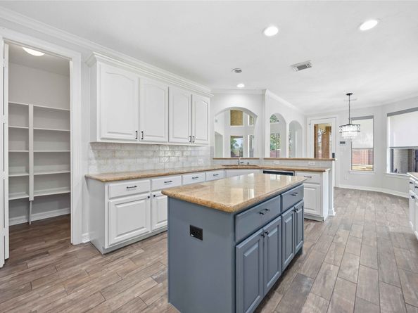 8823 Hollow Banks Lane, Houston TX 77095