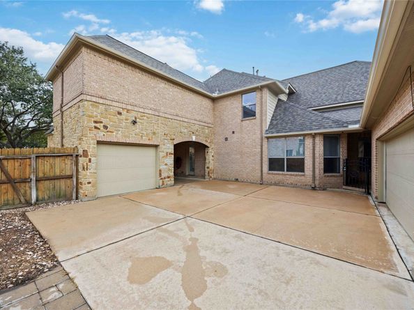 8823 Hollow Banks Lane, Houston TX 77095