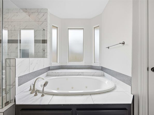 8823 Hollow Banks Lane, Houston TX 77095