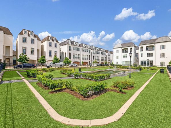 1002 Savannah Cedar Lane, Houston TX 77043