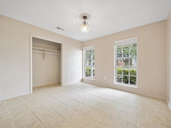 4919 Valkeith Drive, Houston TX 77096