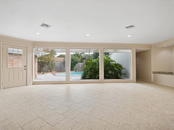 4919 Valkeith Drive, Houston TX 77096