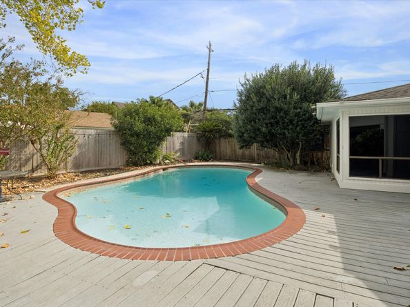 4919 Valkeith Drive, Houston TX 77096