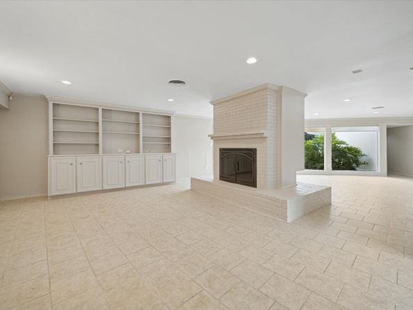 4919 Valkeith Drive, Houston TX 77096