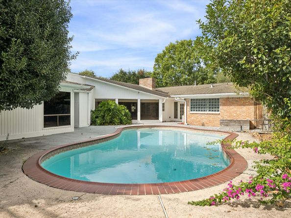 4919 Valkeith Drive, Houston TX 77096