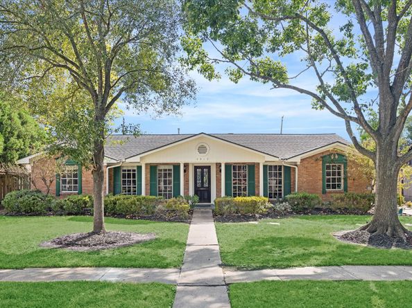 4919 Valkeith Drive, Houston TX 77096