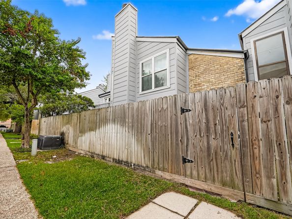711 Worthshire Street, Houston TX 77008